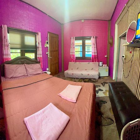 Lee Red House Hotel Ban Lak Uan Buitenkant foto
