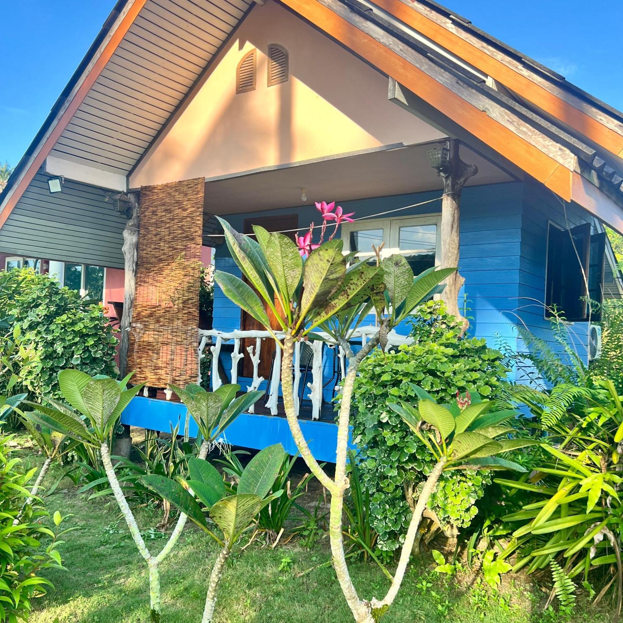 Lee Red House Hotel Ban Lak Uan Buitenkant foto