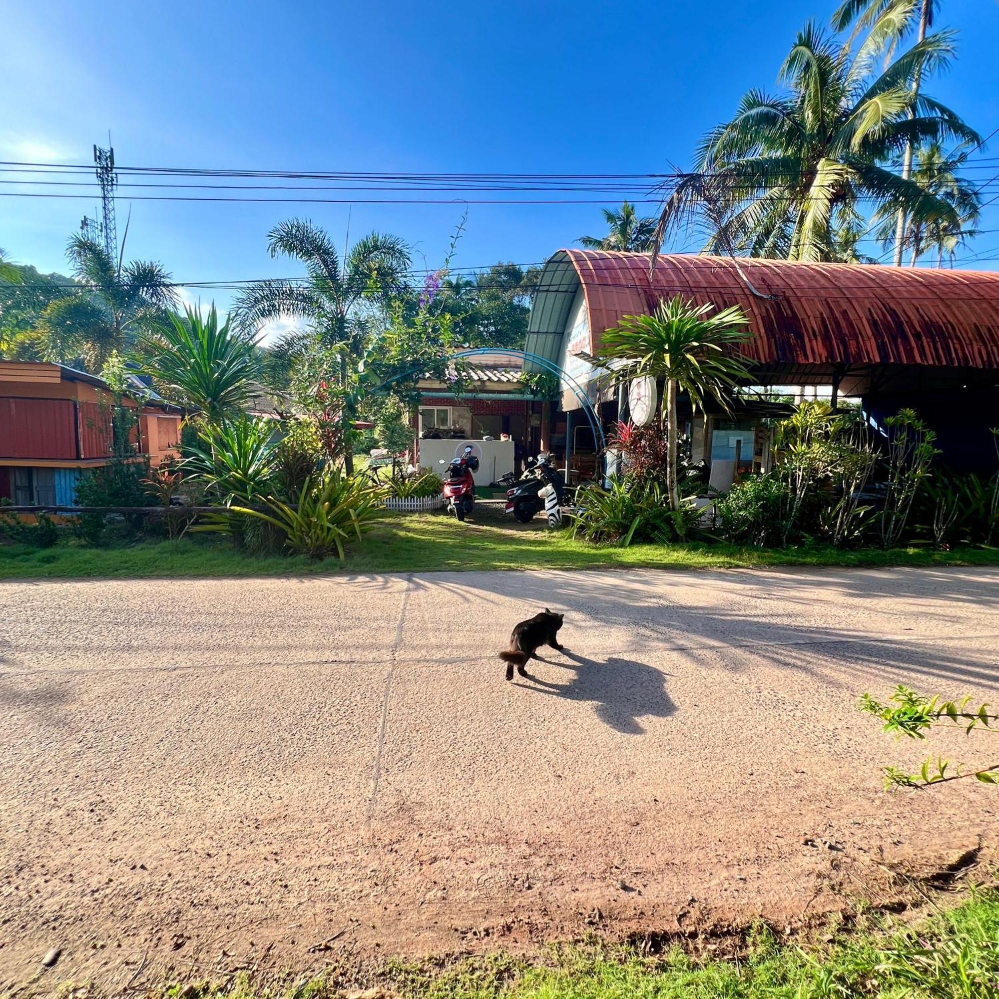 Lee Red House Hotel Ban Lak Uan Buitenkant foto