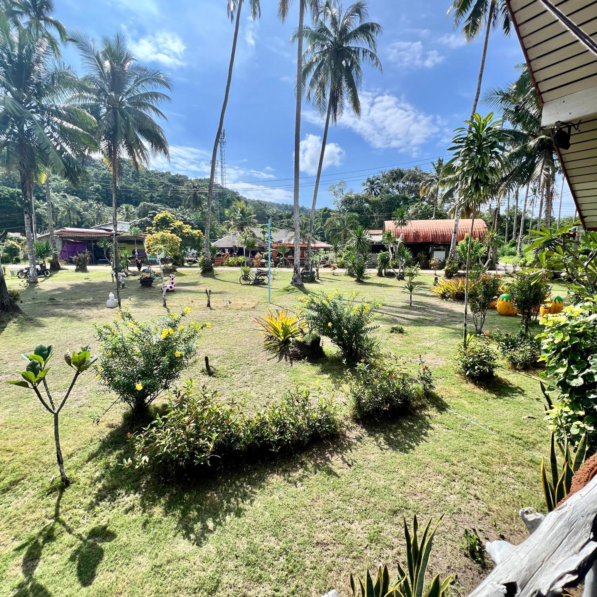 Lee Red House Hotel Ban Lak Uan Buitenkant foto