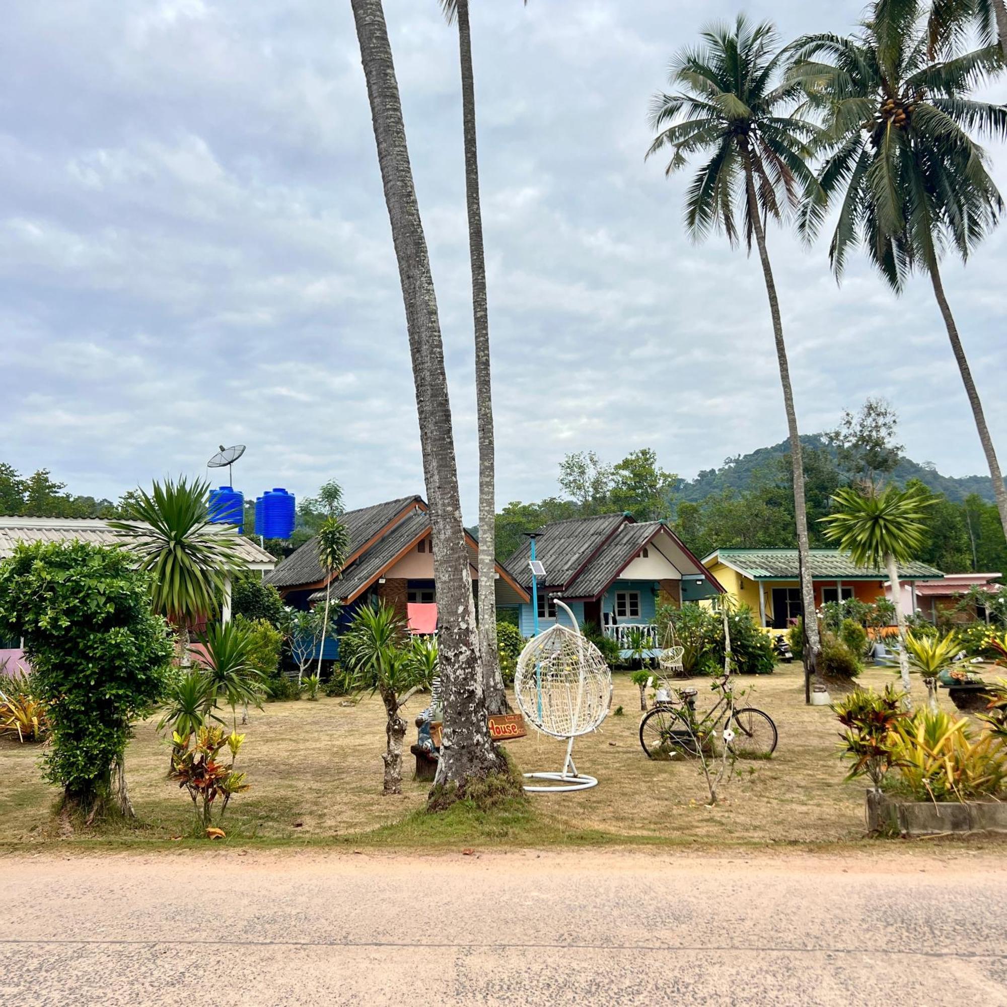 Lee Red House Hotel Ban Lak Uan Buitenkant foto