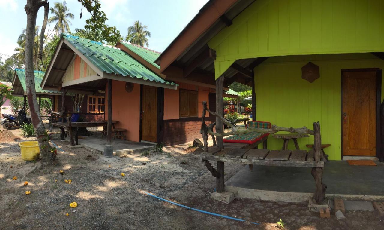Lee Red House Hotel Ban Lak Uan Buitenkant foto